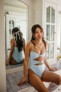 Lisa One Piece - Kansas -VANA Apparel Store 240112 skatie 1026 Edit