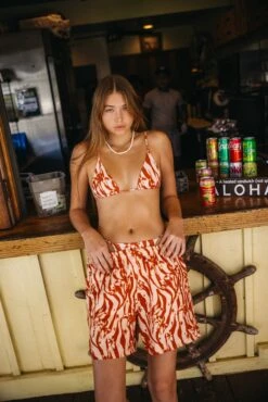 Ella Top - Tunnels -VANA Apparel Store 240118 kauai 2115 Edit ad3b3414 eb09 44c8 b600 a836d72155ac