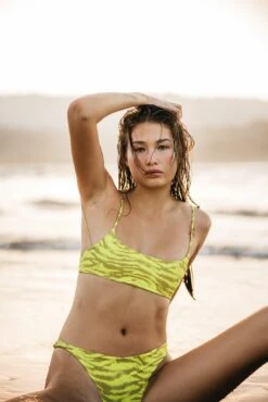 Cheryl Bottom - Tropicale 20 Cheryl Bottom - Tropicale -VANA Apparel Store 240118 skatie 10451 Edit 5acc563f dddf 460c 9a3b f3cf7714a7df