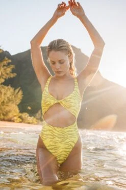 Chloe One Piece - Tropicale 21 Chloe One Piece - Tropicale -VANA Apparel Store 240118 skatie 10784 Edit