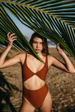Chloe One Piece - Tiki -VANA Apparel Store 240118 skatie brwn 3278 Edit