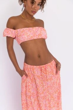 Valentina Top - Flora 20 Valentina Top - Flora -VANA Apparel Store DSC 4145 92d7c635 5379 4030 a480 a7f17f5e04a6