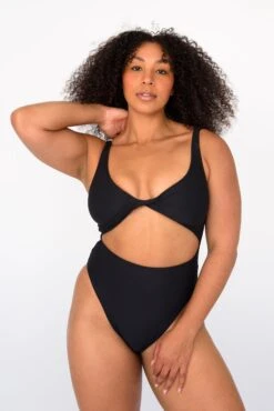 Chloe One Piece - Black -VANA Apparel Store SKATIE BlackRe stockCURVE 7