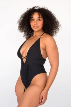 Lynn One Piece - Black 21 Lynn One Piece - Black -VANA Apparel Store SKATIE BlackRe stockCURVE 76