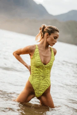 Carmen One Piece - Tropicale -VANA Apparel Store SkatieE comm 1 ffe1e75a 70ca 42ae b5cb eae4db6d1021